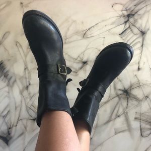 Frye Veronica Back Zip Moto Combat boots. Black 9 EUC!